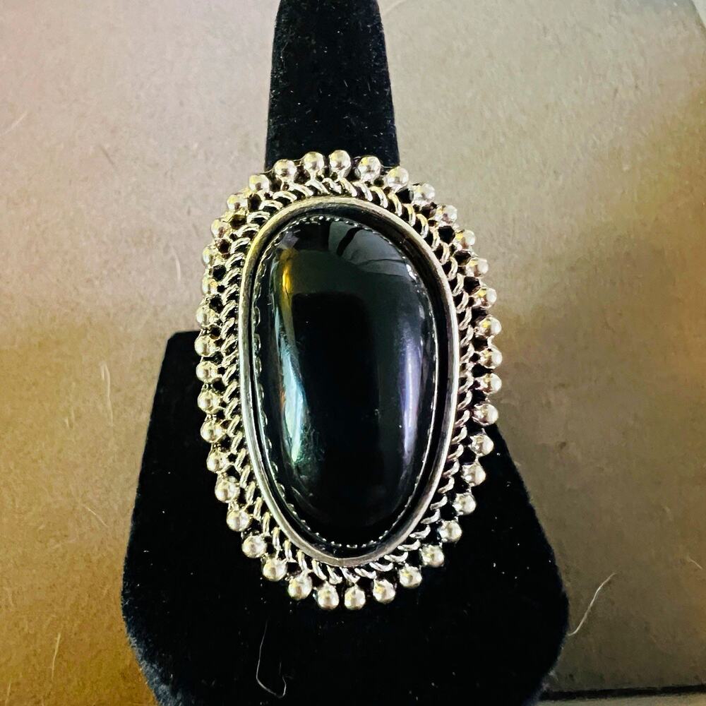 Vintage Silver Tone Oval Black Cabochon Bezel Set Textured Halo Cocktail Ring 7